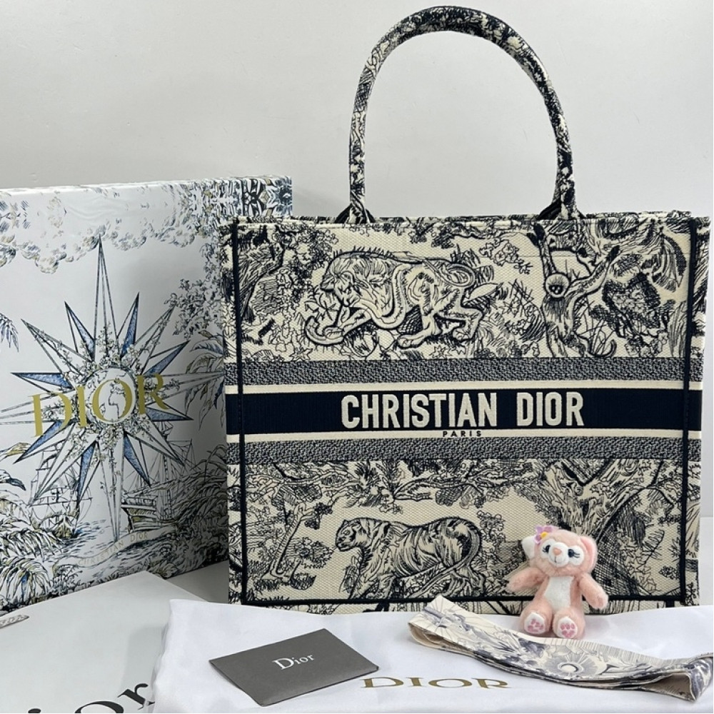 Сумка Christian Dior Book Tote "Ecru and Blue Toile"